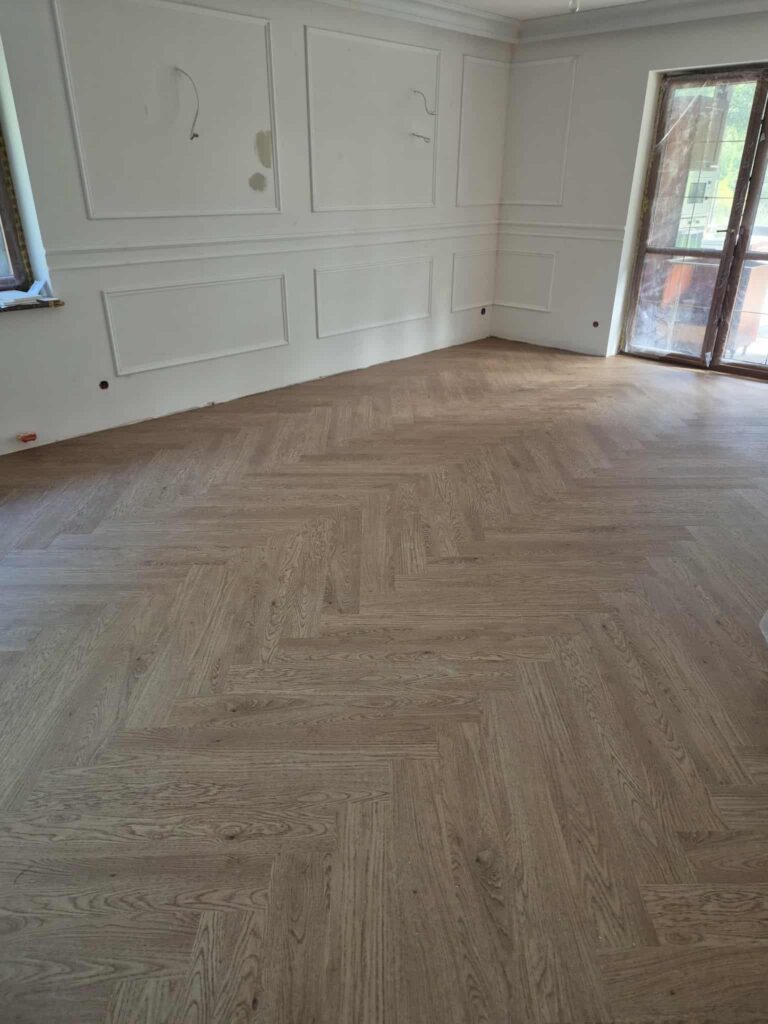 Montaż płytki LVT